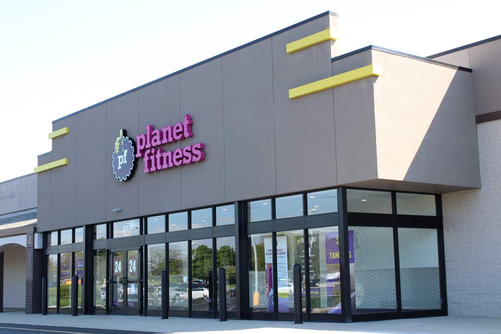 planet fitness exterior