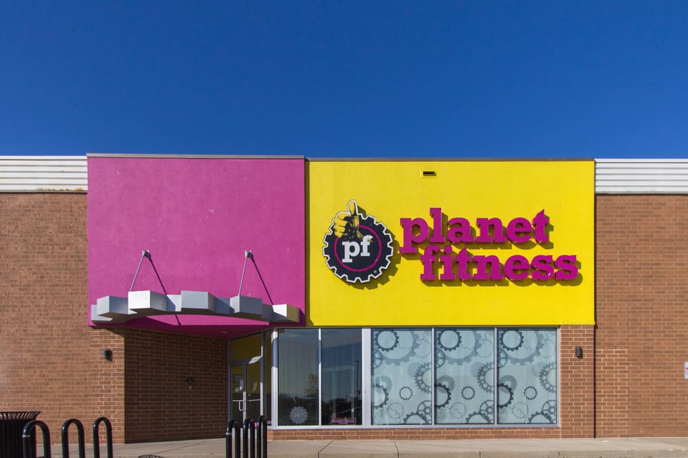 planet fitness exterior